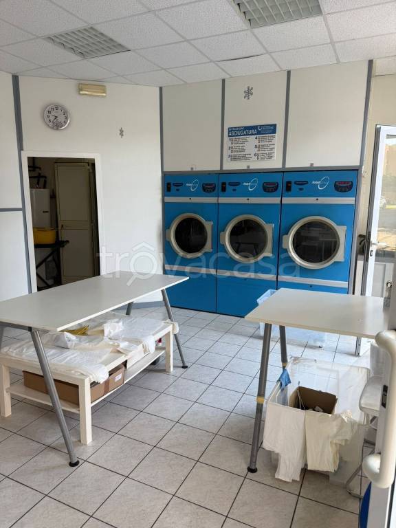 negozio in vendita a Cerveteri in zona Cerenova