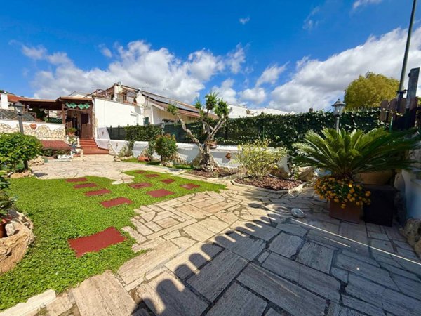casa indipendente in vendita a Cerveteri in zona Cerenova