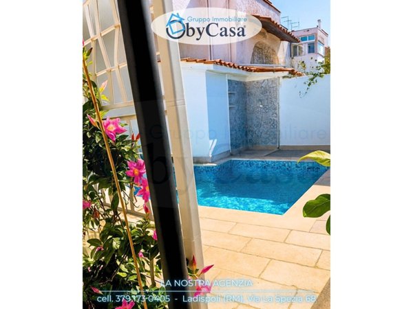 casa indipendente in vendita a Cerveteri in zona Cerenova