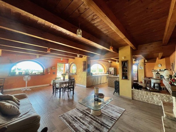 casa indipendente in vendita a Cerveteri in zona Sasso