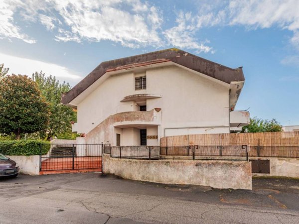 appartamento in vendita a Cerveteri in zona Marina di Cerveteri