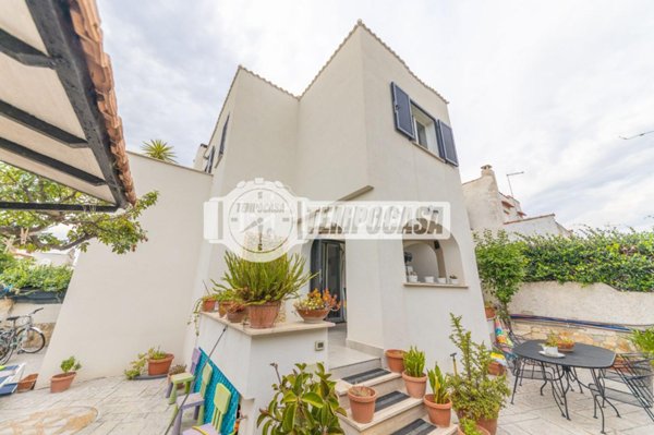 casa indipendente in vendita a Cerveteri in zona Cerenova