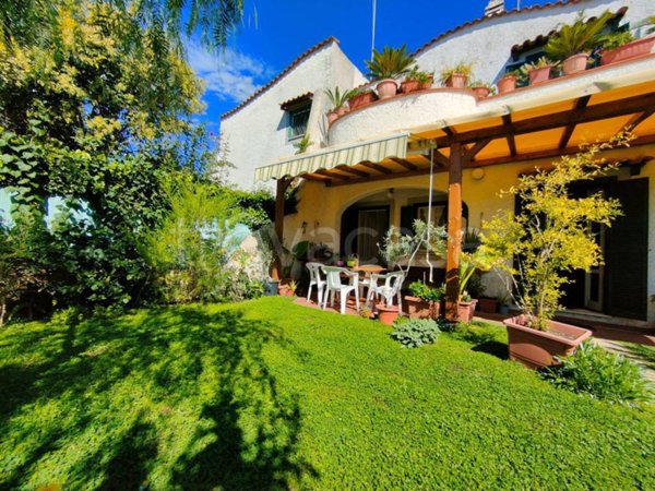 casa indipendente in vendita a Cerveteri in zona Marina di Cerveteri