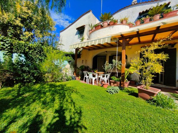 casa indipendente in vendita a Cerveteri in zona Marina di Cerveteri