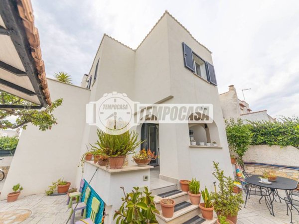 casa indipendente in vendita a Cerveteri in zona Cerenova