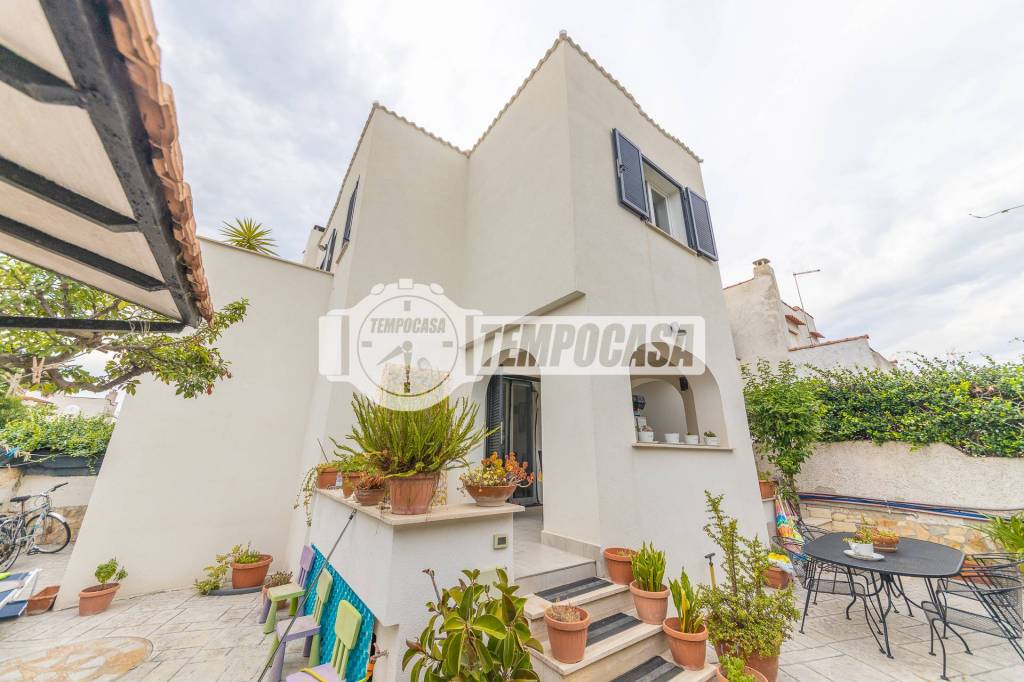 casa indipendente in vendita a Cerveteri in zona Marina di Cerveteri