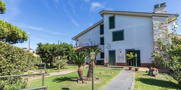 casa indipendente in vendita a Cerveteri