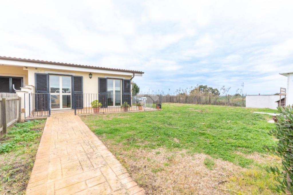 appartamento in vendita a Cerveteri in zona Campo di Mare