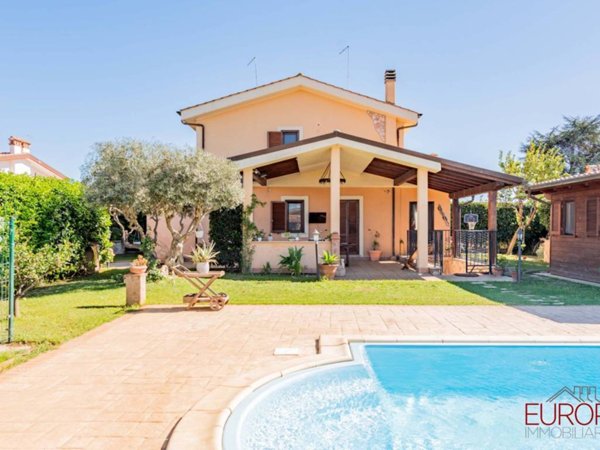 casa indipendente in vendita a Cerveteri