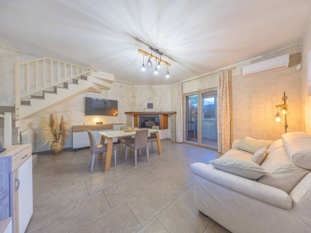 casa indipendente in vendita a Cerveteri in zona Ceri