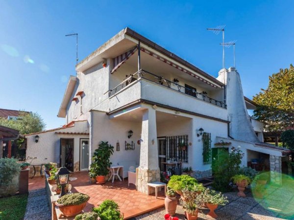 casa indipendente in vendita a Cerveteri in zona Cerenova