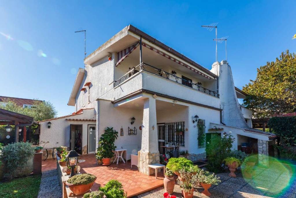 casa indipendente in vendita a Cerveteri in zona Marina di Cerveteri