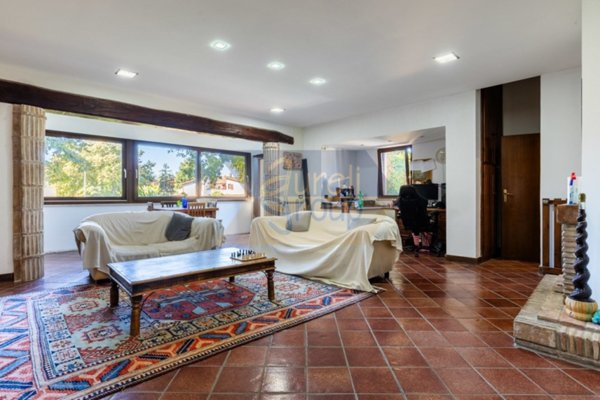 villa in vendita a Cerveteri in zona Valcanneto