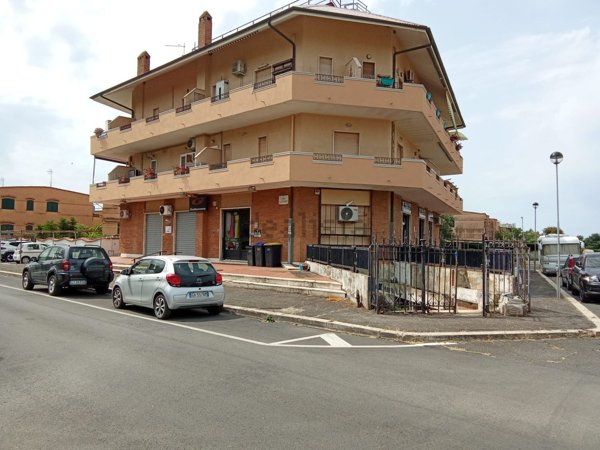 locale commerciale in vendita a Cerveteri in zona Cerenova