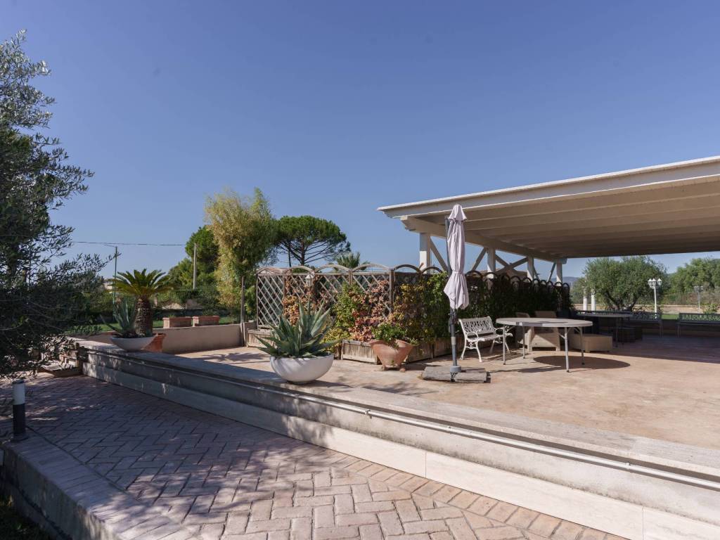 negozio in vendita a Cerveteri