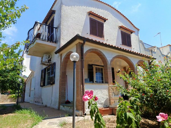 casa indipendente in vendita a Cerveteri in zona Cerenova