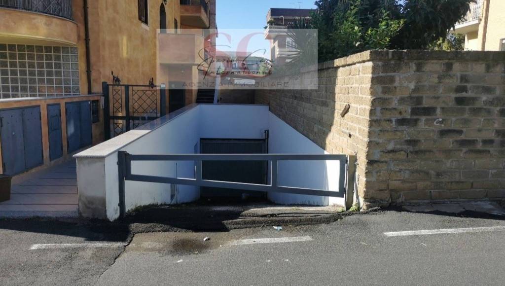 locale commerciale in vendita a Cerveteri