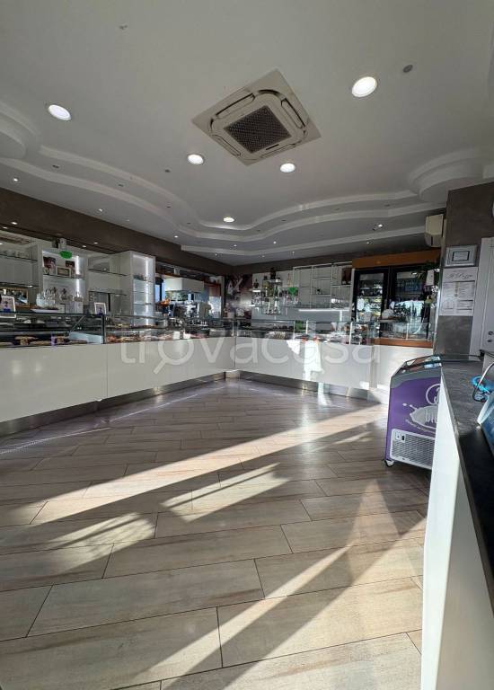 negozio in vendita a Cerveteri in zona Marina di Cerveteri