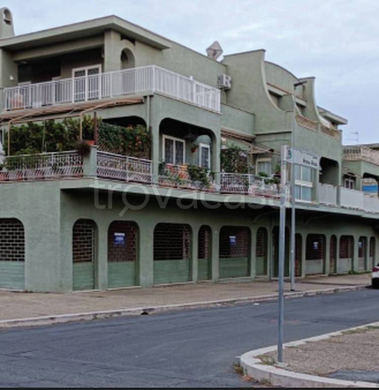 negozio in vendita a Cerveteri in zona Marina di Cerveteri