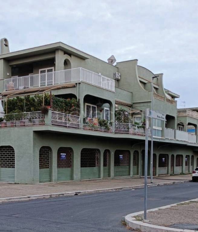 negozio in vendita a Cerveteri in zona Marina di Cerveteri