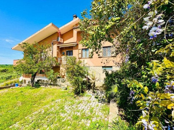 casa indipendente in vendita a Cerveteri