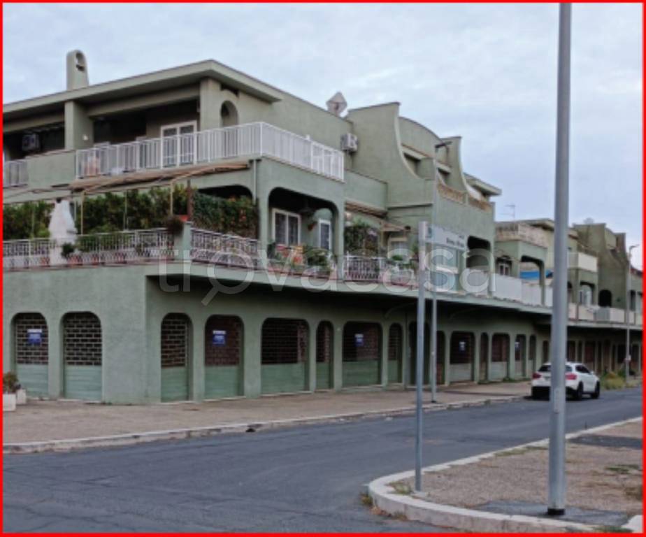 negozio in vendita a Cerveteri in zona Marina di Cerveteri