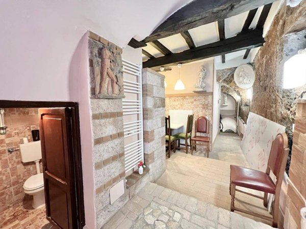 locale commerciale in vendita a Cerveteri