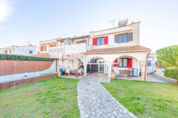casa indipendente in vendita a Cerveteri in zona Cerenova