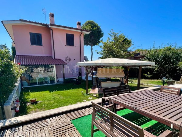 casa indipendente in vendita a Cerveteri in zona Valcanneto