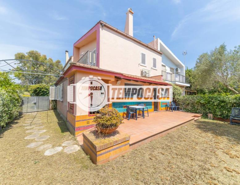 casa indipendente in vendita a Cerveteri in zona Marina di Cerveteri