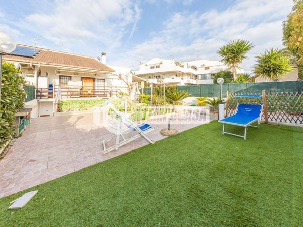 casa indipendente in vendita a Cerveteri in zona Cerenova