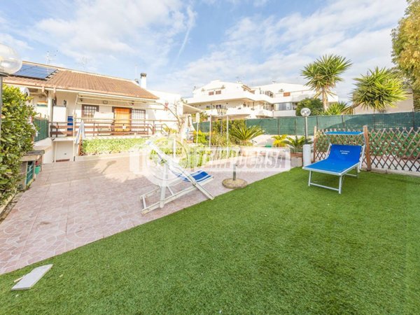 casa indipendente in vendita a Cerveteri in zona Cerenova