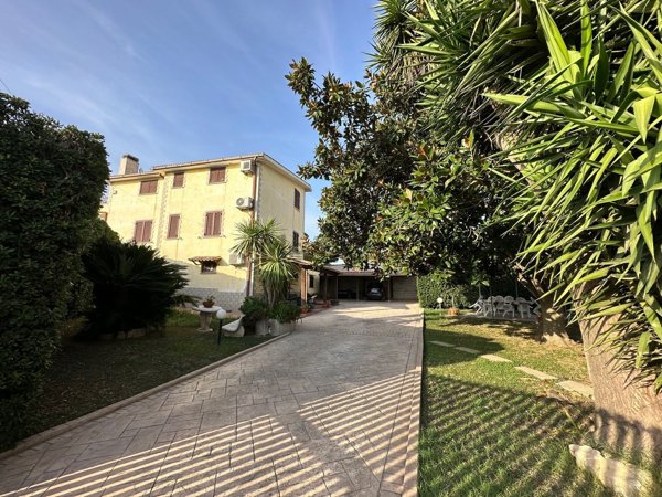 casa indipendente in vendita a Cerveteri