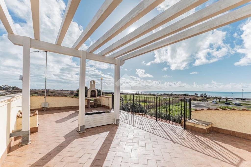 casa indipendente in vendita a Cerveteri in zona Marina di Cerveteri