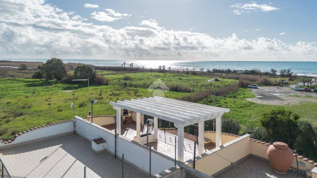 casa indipendente in vendita a Cerveteri in zona Marina di Cerveteri