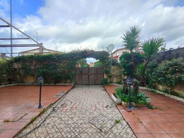 appartamento in vendita a Cerveteri in zona Cerenova