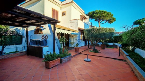 casa indipendente in vendita a Cerveteri in zona Marina di Cerveteri