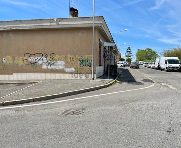 locale commerciale in vendita a Cerveteri