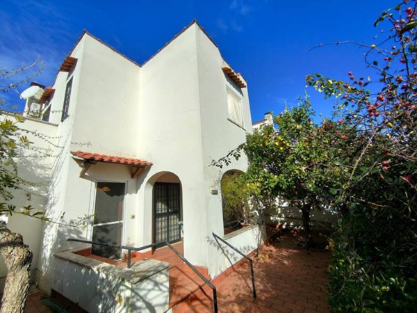 casa indipendente in vendita a Cerveteri in zona Cerenova