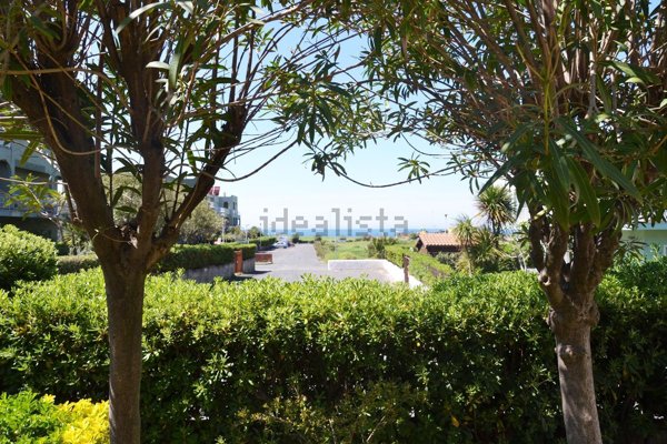 appartamento in vendita a Cerveteri in zona Marina di Cerveteri