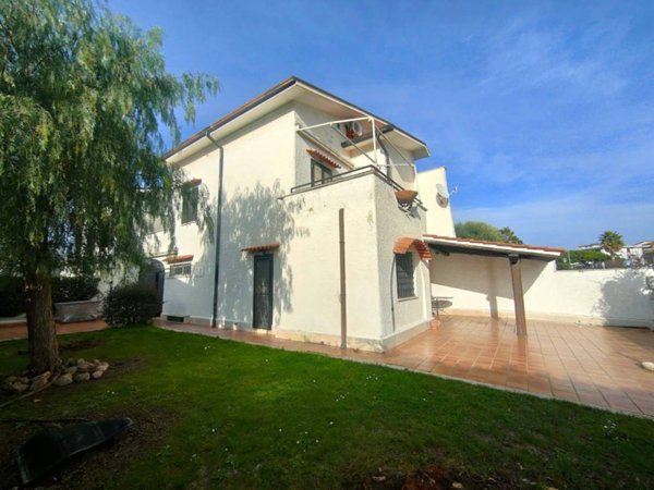 casa indipendente in vendita a Cerveteri in zona Cerenova
