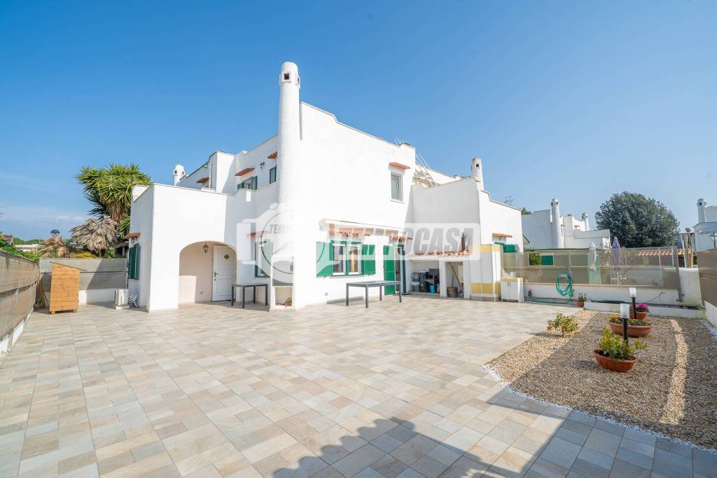 casa indipendente in vendita a Cerveteri in zona Marina di Cerveteri