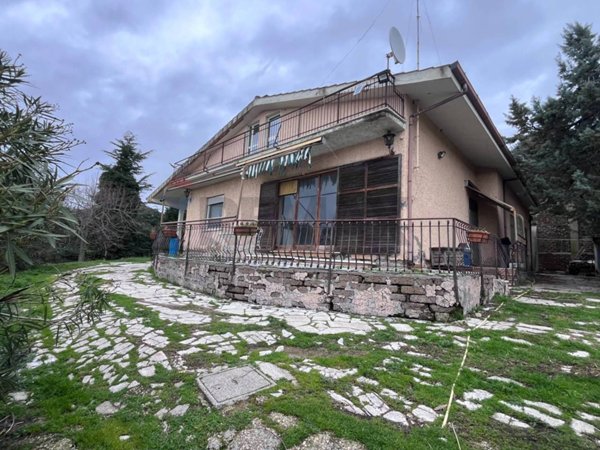 casa indipendente in vendita a Cerveteri in zona Sasso