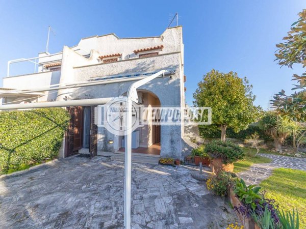 casa indipendente in vendita a Cerveteri in zona Cerenova