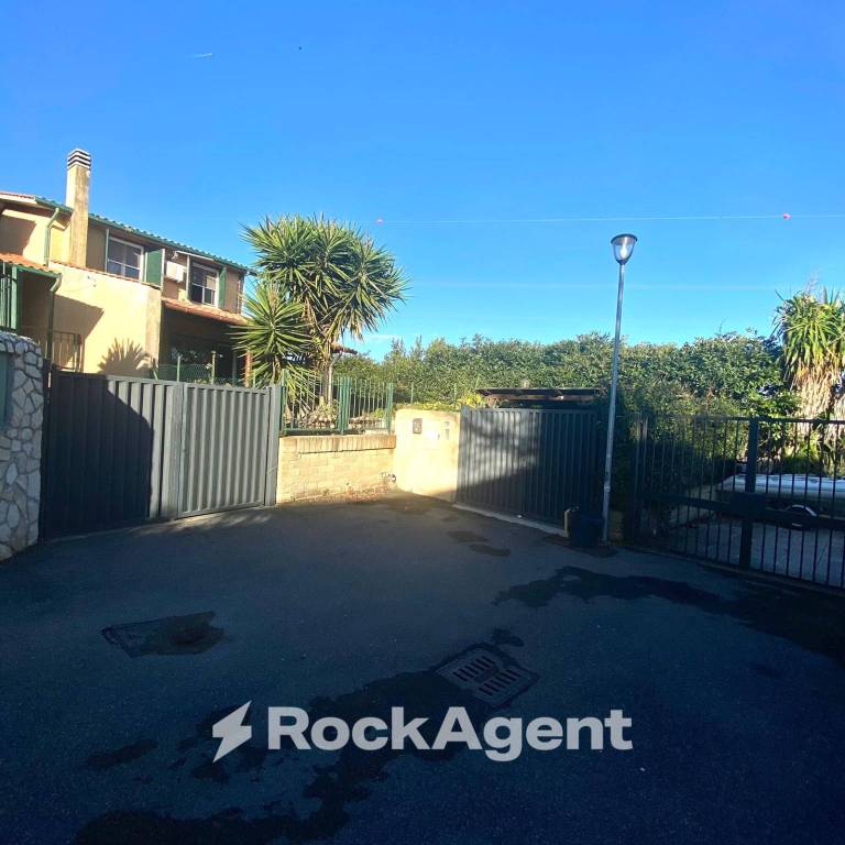 casa indipendente in vendita a Cerveteri in zona Valcanneto