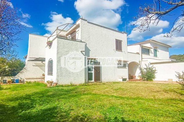 casa indipendente in vendita a Cerveteri in zona Cerenova