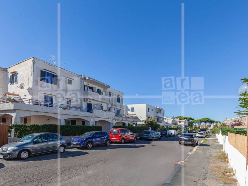 appartamento in vendita a Cerveteri in zona Marina di Cerveteri