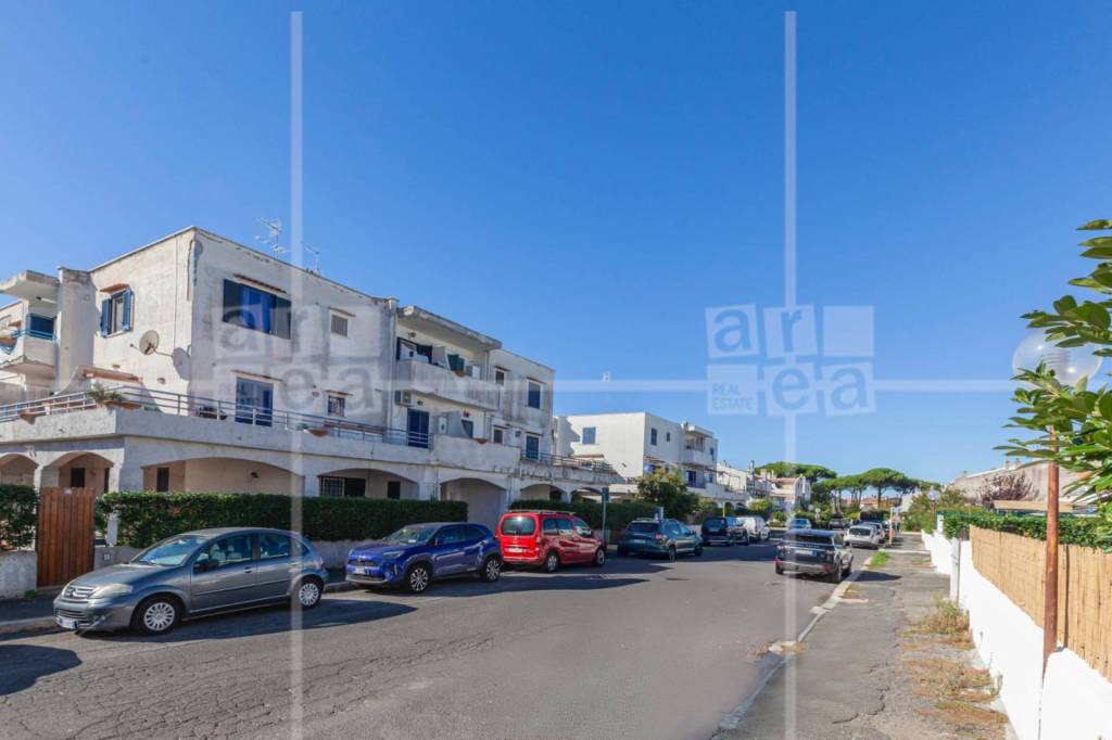 appartamento in vendita a Cerveteri in zona Marina di Cerveteri