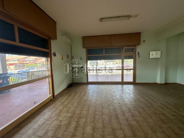 locale commerciale in vendita a Cerveteri