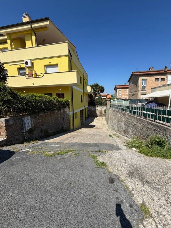 locale di sgombero in vendita a Cerveteri
